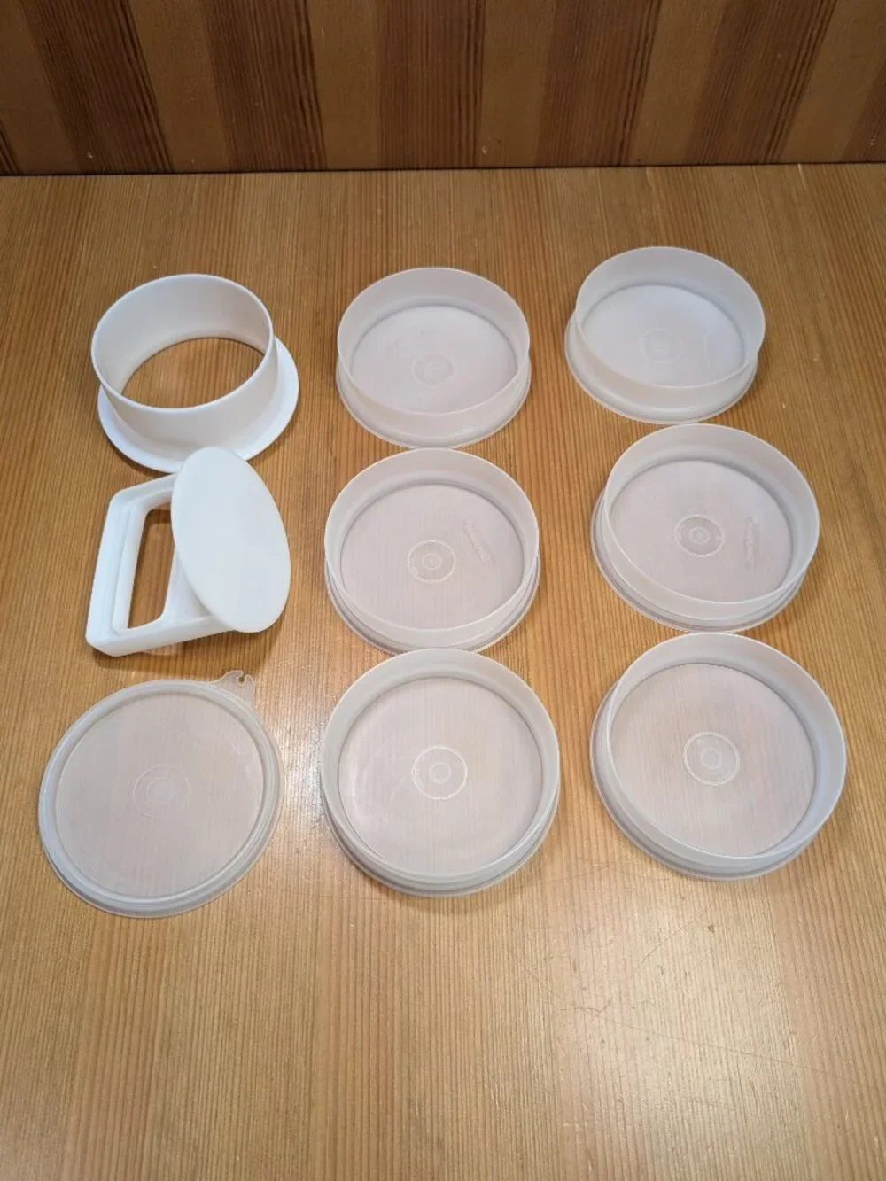 Tupperware Lot (6) Quarter Pounder Hamburger Keepers 882 w/Ring, Press & Lid EUC